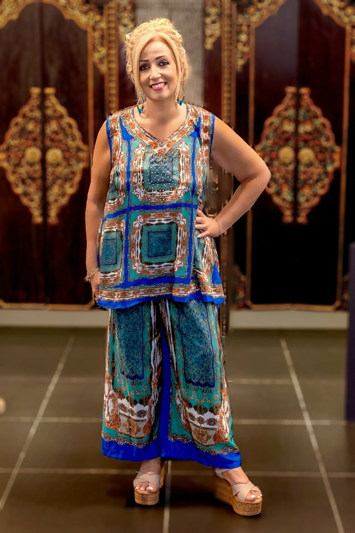 V-NECK SLEEVELESS TOP henleycollections